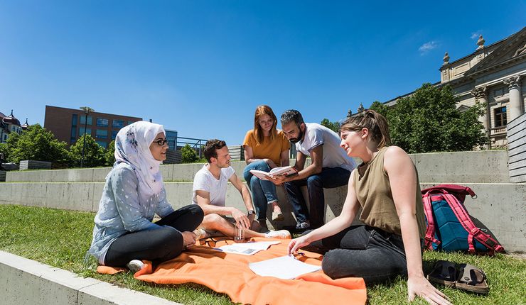 Studierende beim Campus Beethovenstraße