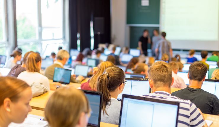 Studierende im Hörsaal. Foto: Colourbox.